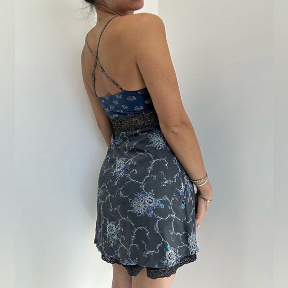 Vintage Free People Spaghetti Strap Cross Back Boho Floral Mini Dress Size XS - Picture 4 of 13